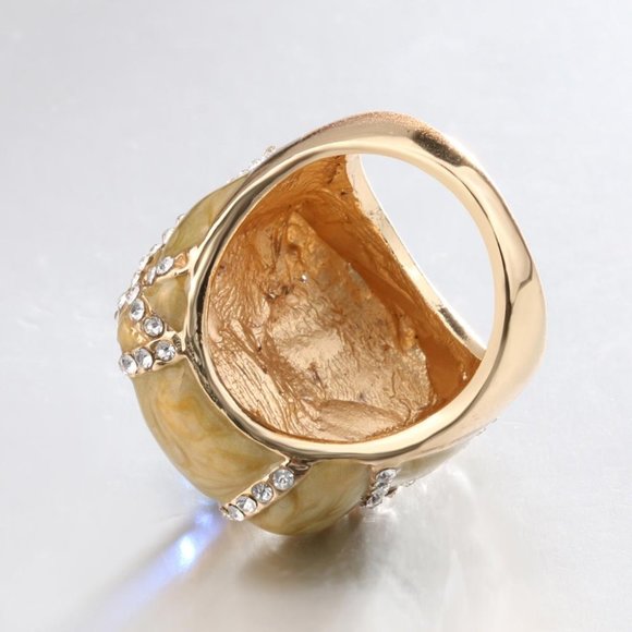 Unique Ring - Picture 4 of 5